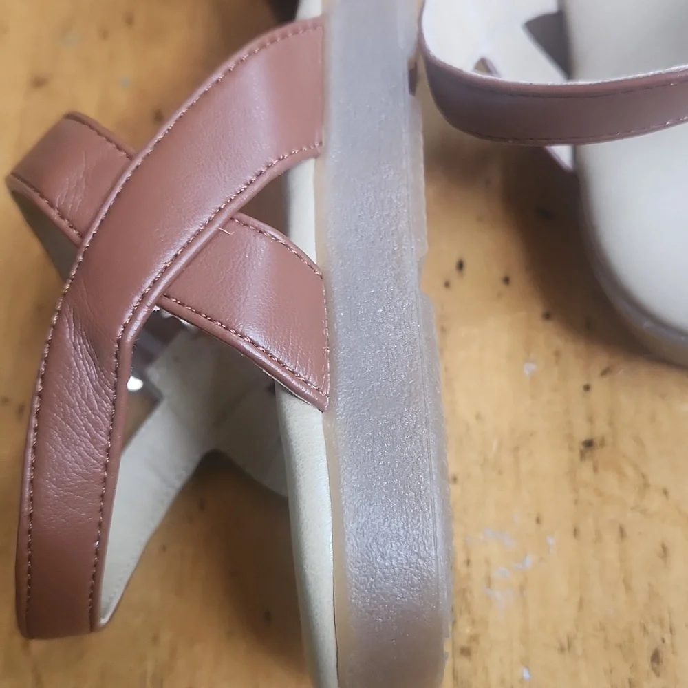 Lands' End Women's Adjustable Strappy Flat Cognac Sandals, Size 9 - Picture 8 of 9